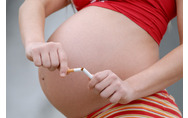 Homepage_articles_thumb_pregnant-woman-breaking-ciggarette